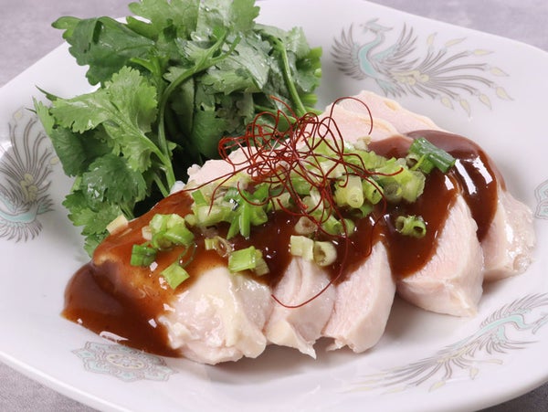 極み蒸し鶏の本格アジアン八角ソース～たっぷりパクチー添え～